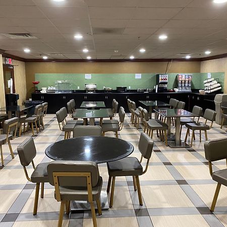 Ramada By Wyndham Rochelle Park Near Paramus Exterior photo