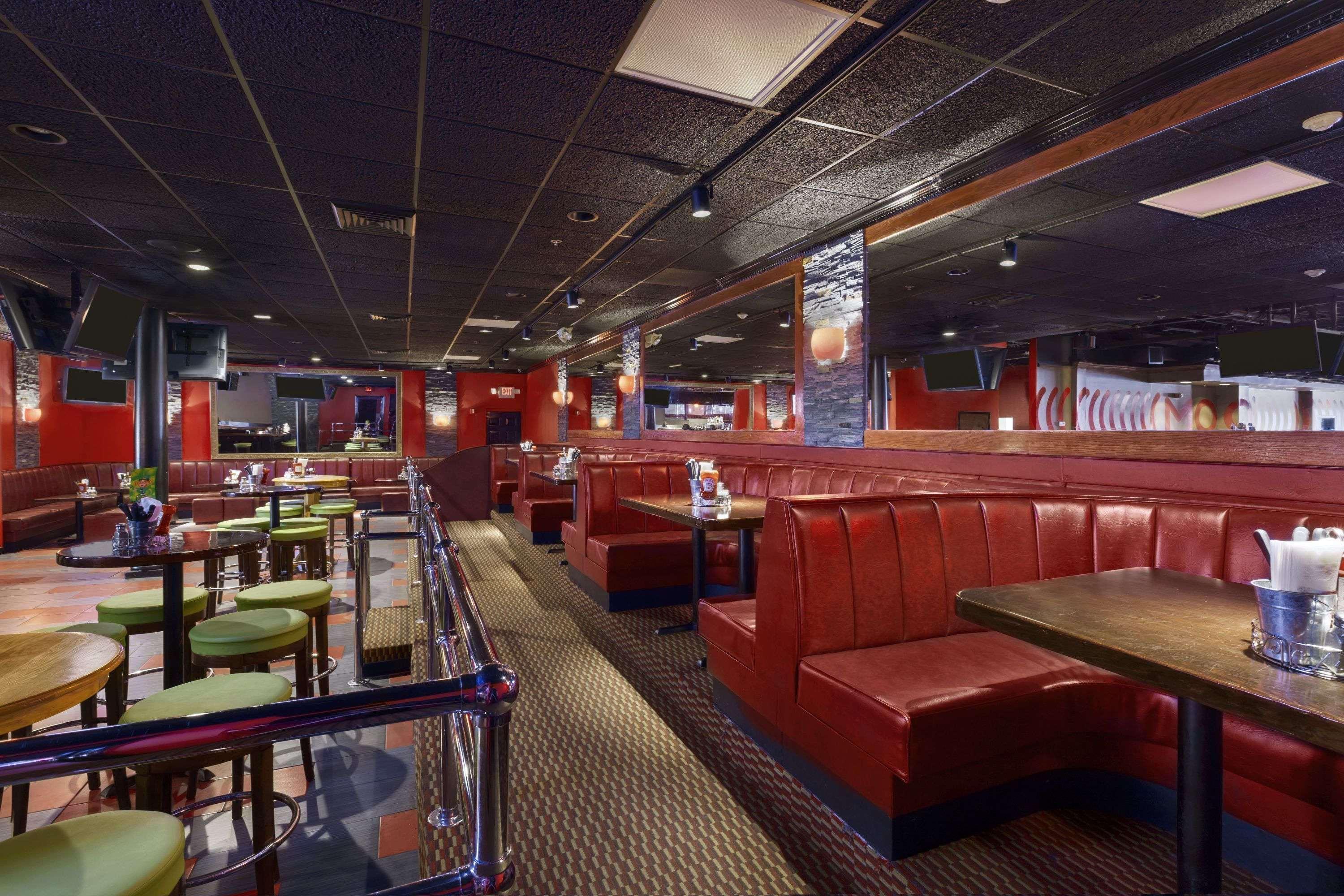 Ramada By Wyndham Rochelle Park Near Paramus Restaurant photo