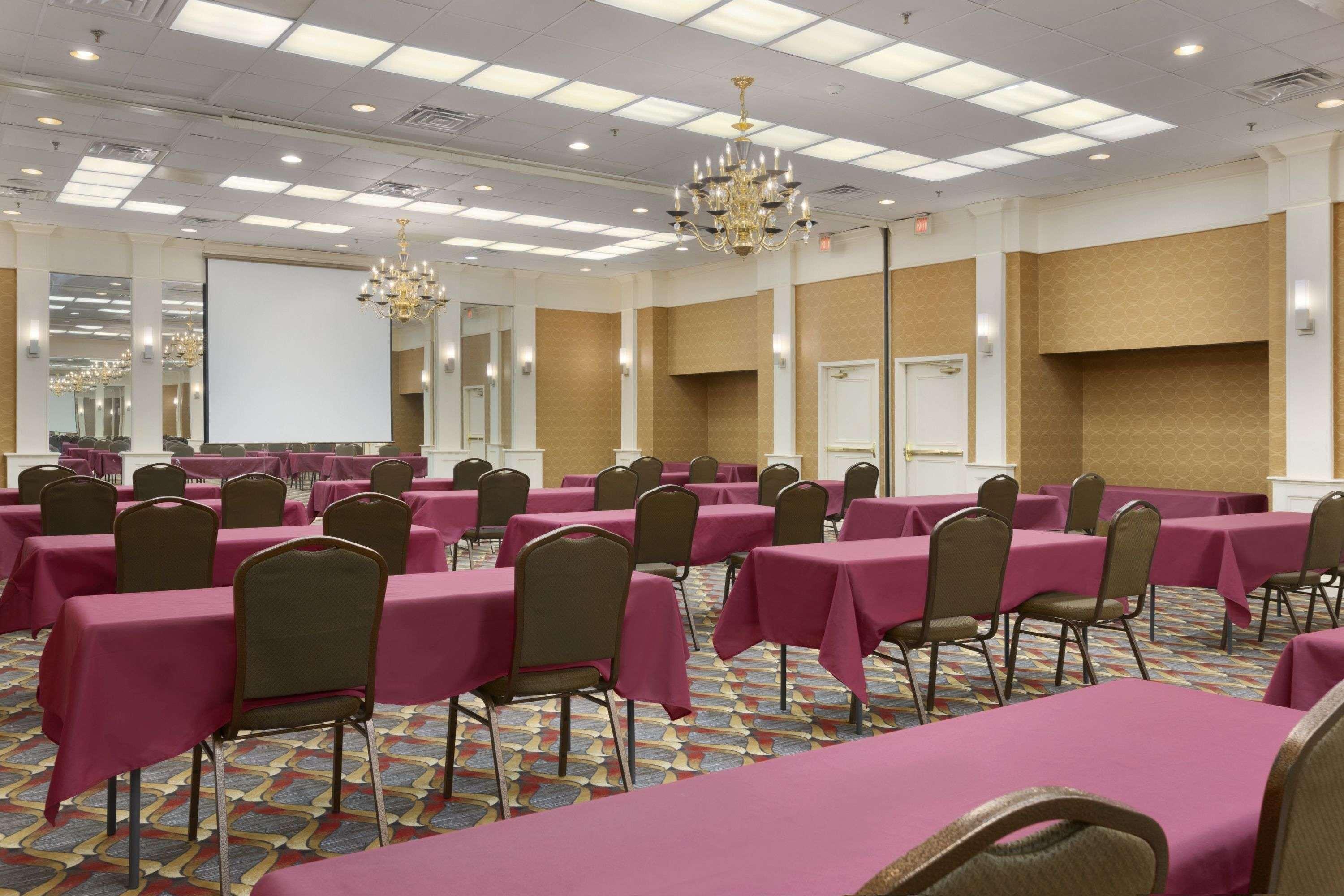 Ramada By Wyndham Rochelle Park Near Paramus Exterior photo