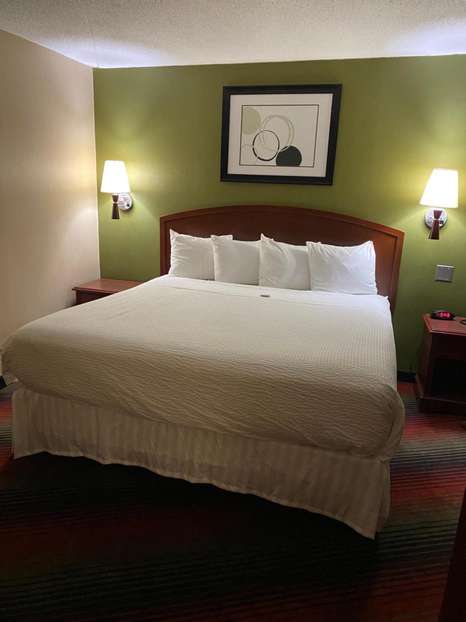 Ramada By Wyndham Rochelle Park Near Paramus Exterior photo