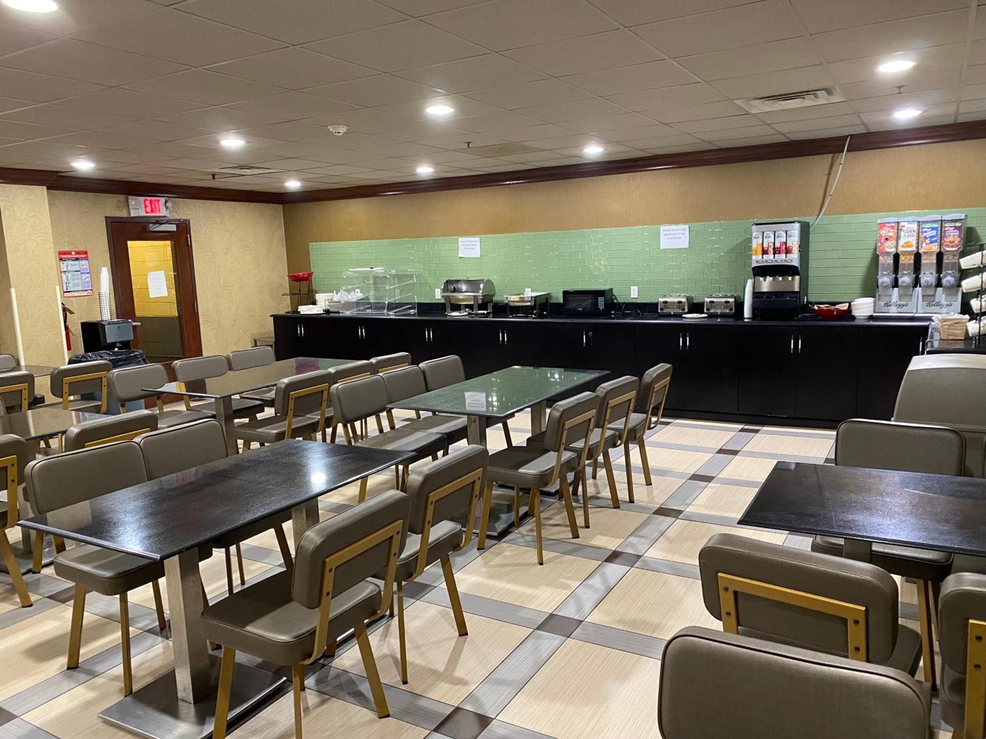 Ramada By Wyndham Rochelle Park Near Paramus Exterior photo