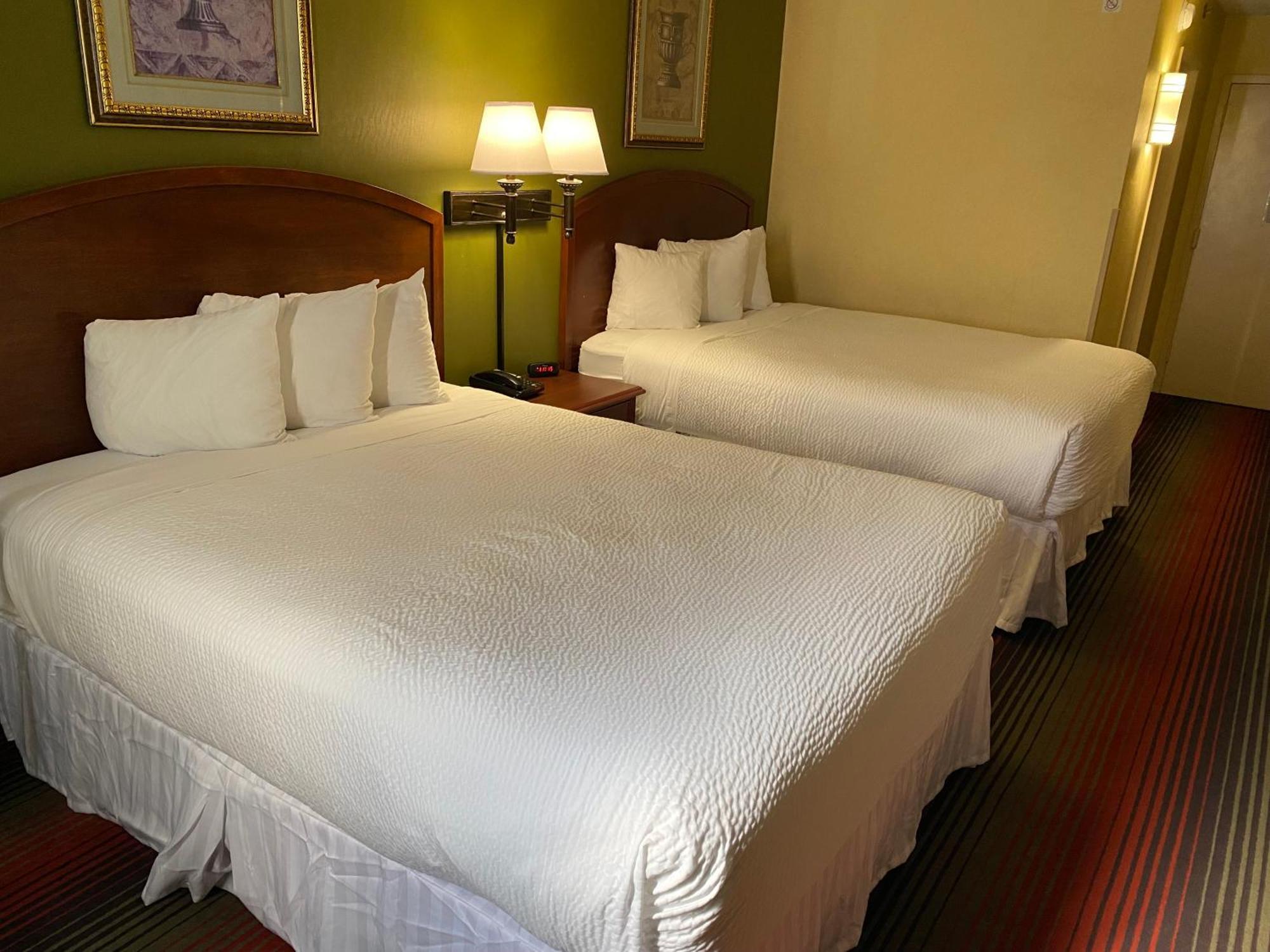 Ramada By Wyndham Rochelle Park Near Paramus Exterior photo
